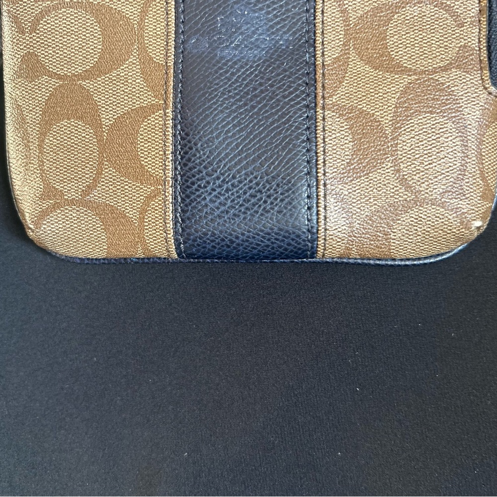 COACH Wristlet - Picture 4 of 9